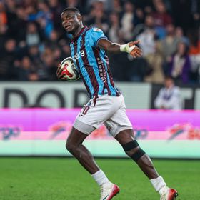 أونانا يصنع هدفاً ليقود طرابزون لتعادل في الدوري التركي