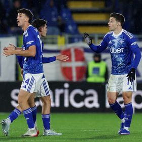 شاهد.. كومو يقلب الطاولة على روما وينفرد بالمركز الرابع