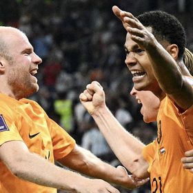هولندا تصعق السنغال بثنائية متأخرة "عكس سير اللعب"