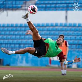 يوسف بلايلي خارج كأس إفريقيا مع الجزائر بعد إصابة بالرباط الصليبي