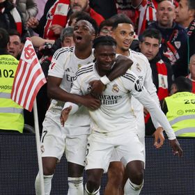 كامافينغا يدافع عن زميله فينيسيوس.. اتركوه وشأنه