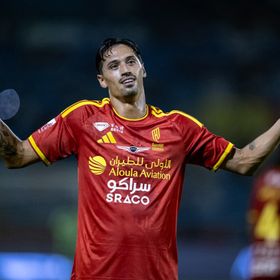 رايندرز يقود القادسية لفوز مثير على الأهلي في دوري روشن