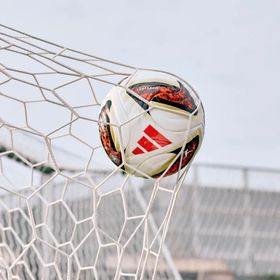 "مزعجة للحراس".. كرة الدوري الألماني الجديدة تثير الجدل