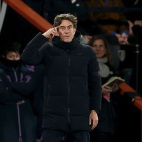 بعد هتافات الجماهير.. توتنهام يدرس إقالة المدرب توماس فرانك