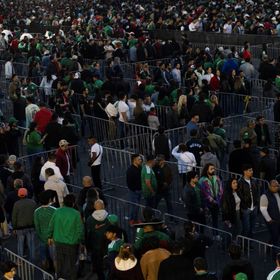 مقتل مشجع "مخمور" بعد سقوطه في ملعب أزتيكا بالمكسيك