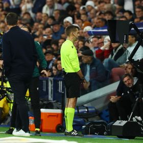 من هو الحكم الأكثر احتساباً لركلات الجزاء في تاريخ دوري أبطال أوروبا؟