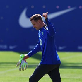 حارس برشلونة مطلوب في إنجلترا و4 أندية تتسابق لضمه في يناير