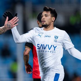 رحيل جماعي في الهلال السعودي.. من غادر حتى الآن؟
