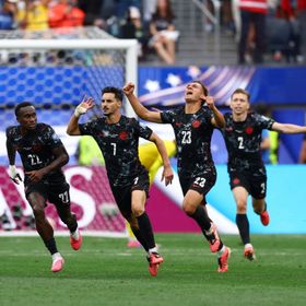 شاهد.. كندا تلدغ جنوب إفريقيا بهدف قاتل وتحجز أول مقعد في دور الـ16