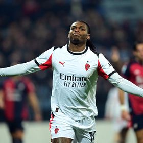 ميلان يدرس تحسين عقد لياو للتخلص من "صداع الإنجليز"