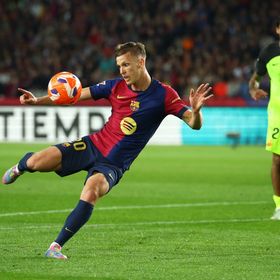غوارديولا يريد أولمو في مانشستر سيتي.. فهل يوافق برشلونة؟