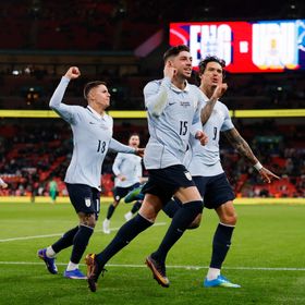 شاهد.. فالفيردي ينقذ أوروغواي من الهزيمة أمام إنجلترا