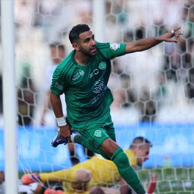 شاهد.. رياض محرز يقود الأهلي لفوز مثير على الشباب في قمة من 7 أهداف