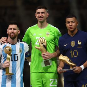 برشلونة يُقدم عرضاً لـ"عدو مبابي"