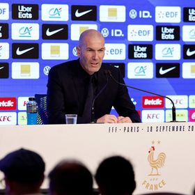 "أحتاج لاعبين أصغر سناً".. زيدان يغلق أبواب منتخب فرنسا أمام بنزيما