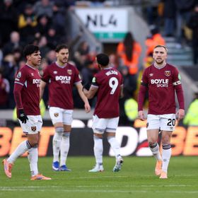 لاعبو وست هام مهددون بتخفيض رواتبهم بنسبة 50%.. ما السبب؟