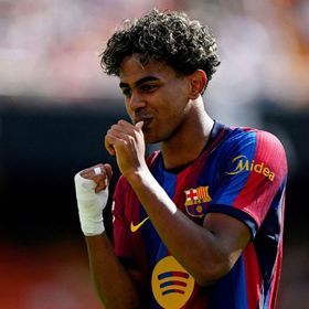 ما سر احتفال لامين يامال بهدفه في مباراة برشلونة وفالنسيا؟