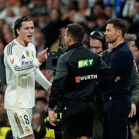 تشابي: الحكم أصابنا بالجنون وأنشغل بالفوز على سيتي وليس بإقالتي