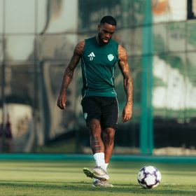 رياض محرز يقود الأهلي أمام شباب الأهلي وإيفان توني على مقاعد البدلاء