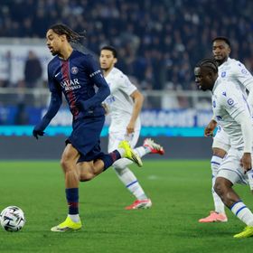 باريس سان جيرمان يطيح أوكسير وينتظر هدية من مارسيليا