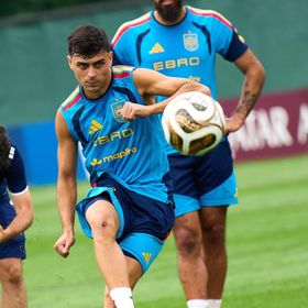 بيدري يفي بوعد كأس العالم ويكشف عن لون شعره الجديد