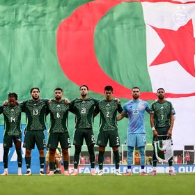 الجزائر تنجو من فخ أوغندا وعمورة يتجاوز محمد صلاح في عدد الأهداف