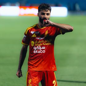 رودجرز مازحاً: أبو الشامات يستحق الكرة الذهبية