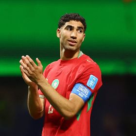حكيمي يحصد جائزة الأفضل ويشكر جماهير المغرب
