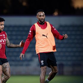 متعب الحربي يعود لتدريبات الهلال بعد انتهاء برنامجه التأهيلي