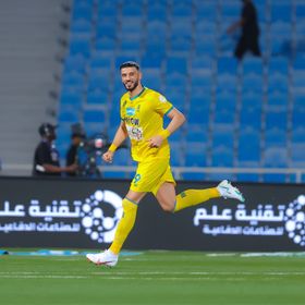 "هاتريك" السومة يمنح العروبة فوزاً مثيراً على الرياض بالدوري السعودي