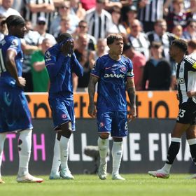 نيوكاسل يقترب من أبطال أوروبا.. وانتهاء موسم "المتهور" جاكسون