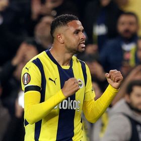 مورينيو يثير الجدل والنصيري يحرم مانشستر يونايتد من أول فوز