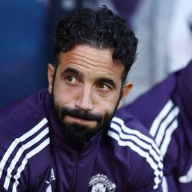 ماذا ينتظر مانشستر يونايتد بعد الخسارة المُذلة أمام غريمسبي؟