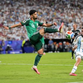 أودينيزي يرغب في ضم الجزائري عمورة من فولفسبورغ
