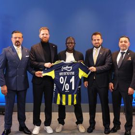 لماذا وضع فنربخشة علامة "1%" على قميص نغولو كانتي؟