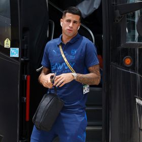 تعنت إنزاغي قد يعيد جواو كانسيلو ظهير الهلال إلى الدوري الإنجليزي