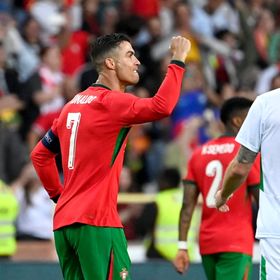 رونالدو يسجل ثنائية ويُعزز رقمه القياسي في فوز البرتغال على إيرلندا