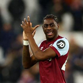 مهاجم وست هام "المُحبط" قريب من الانتقال إلى مانشستر سيتي