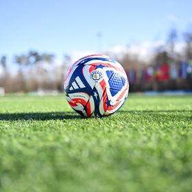 معاقبة نادٍ صيني بسبب وضع "تمائم خرافات" في غرفة ملابس خصمه