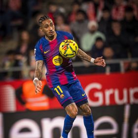 رافينيا يشكو "قواعد مختلفة" لبرشلونة بعد هزيمته أمام جيرونا