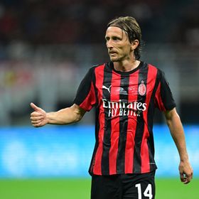 لوكا مودريتش يقود تشكيلة ميلان في "ديربي الغضب" ضد إنتر