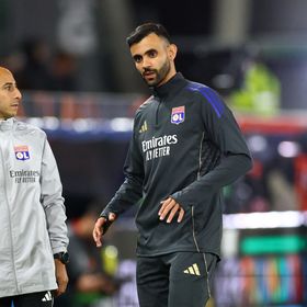 ليون يخسر جهود الجزائري رشيد غزال أوروبياً بسبب لوائح يويفا