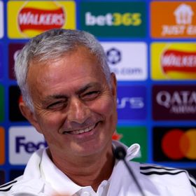 كيف علّق مورينيو على إقالة أموريم من تدريب مانشستر يونايتد؟