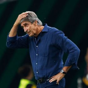 دفاع ريال بيتيس ينافس برشلونة وسان جيرمان على رقم استثنائي