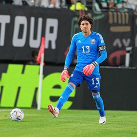 الحارس المخضرم غييرمو أوتشوا يعود إلى منتخب المكسيك لمواجهة البرتغال وبلجيكا