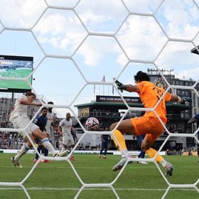 الهلال يتعادل بعد "إنقاذ بونو التاريخي" ويقترب من التأهل في المونديال