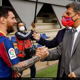 لابورتا يكشف المستور.. ماذا حدث بينه وبين ميسي في حفل الكرة الذهبية؟