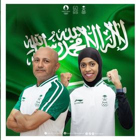 دنيا والدهامي يحملان علم السعودية في حفل افتتاح أولمبياد باريس
