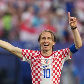 مودريتش يكسر حاجز الزمن ويُصبح أكبر صانع أهداف في تاريخ كأس العالم