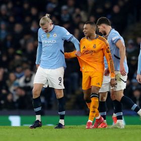 كيليان مبابي ضد إيرلينغ هالاند في صراع الكرة الذهبية بكأس العالم